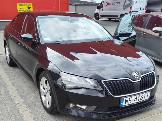 Skoda Superb cena 61900 przebieg: 299000, rok produkcji 2018 z Warszawa małe 301